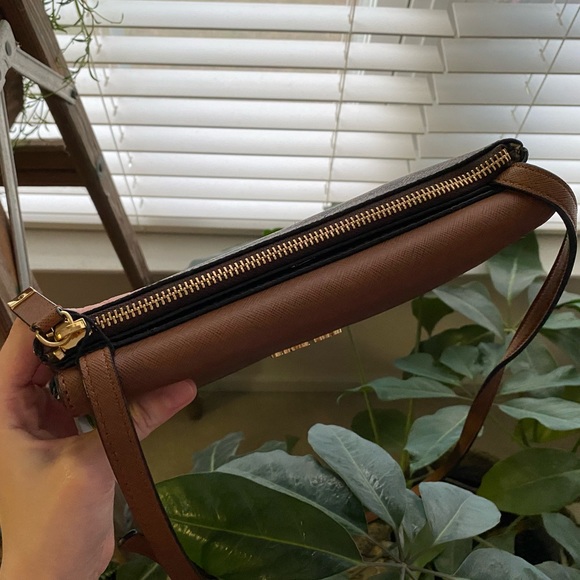 Calvin Klein NWT Leather Purse - Picture 4 of 8